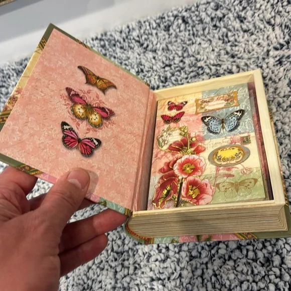 Stationary Set (new & sealed) and Note Card set (with 13 cards & envelopes) - Picture 8 of 14